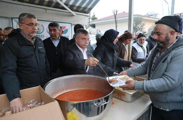 GÜNDE 25 BİN KİŞİYE YEMEK ÇIKARILAN AŞEVİ AÇILDI