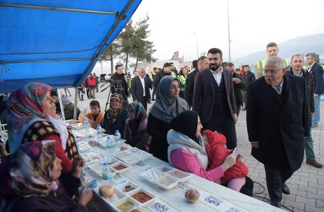 BAŞKAN MAHÇİÇEK, FATMALI MAHALLESİNDEKİ VATANDAŞLAR İLE İFTARDA BULUŞTU