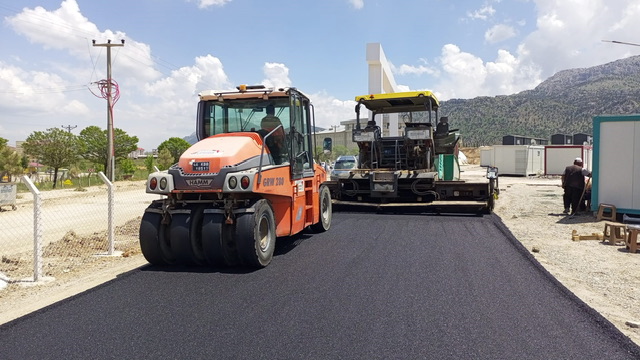 Göksun Konteyner Kent’te Asfalt ve Parke Tamamlanıyor