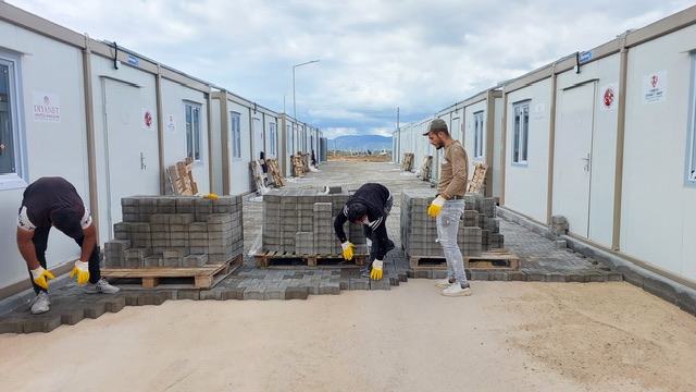 Büyükşehir, Göksun Konteyner Kent’te İmalatlarını Sürdürüyor