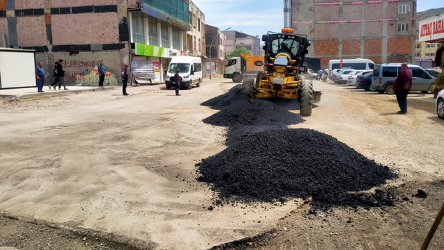 Büyükşehir, Elbistan’da Yol Yenileme Çalışmalarını Sürdürüyor