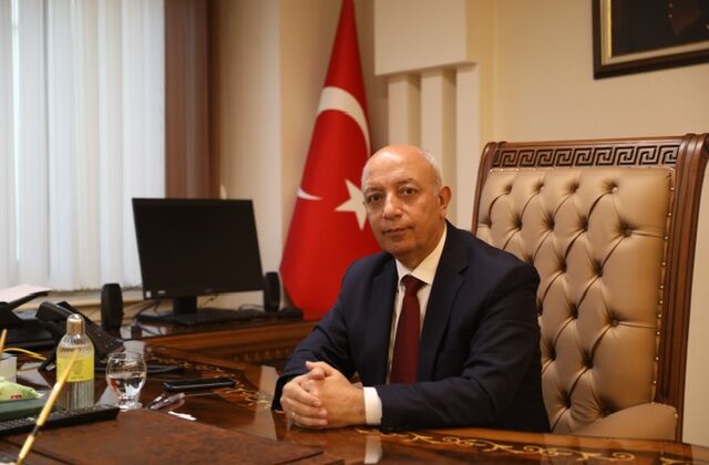 KİÜ REKTÖRÜ PROF. DR. İSMAİL BAKAN;”BURUK BİR BAYRAM İDRAK ETMENİN HÜZNÜNÜ YAŞIYOR OLACAĞIZ”