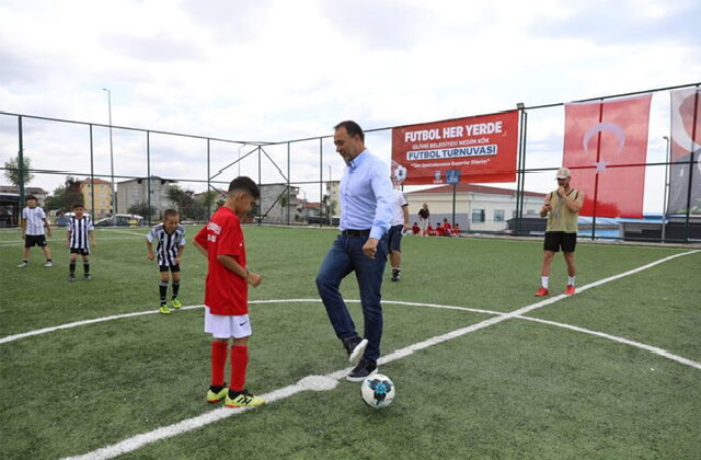 GÜMÜŞYAKA SPOR TESİSLERİ FUTBOL TURNUVASI İLE AÇILDI