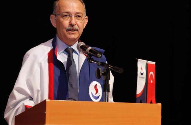 SANKO ÜNİVERSİTESİ REKTÖRÜ PROF. DR. DAĞLI:“İNANDIĞINIZ VE SEVDİĞİNİZ MESLEĞİ YAPMAK SİZİ BAŞARIYA GÖTÜRECEK EN BÜYÜK SEÇİMLERDEN BİRİDİR”