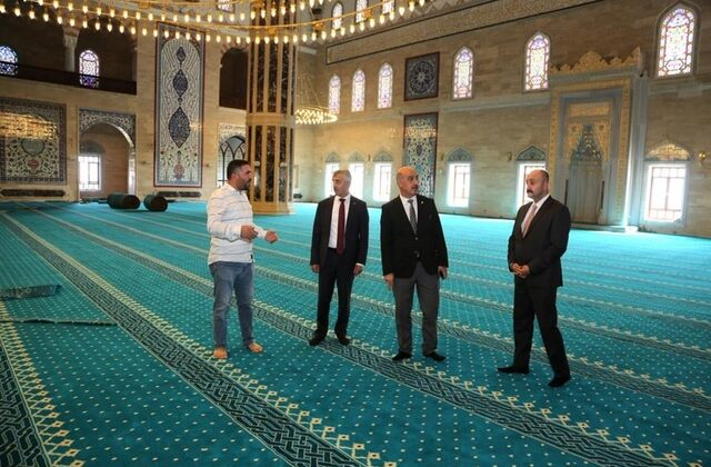 VALİ ÜNLÜER ABDÜLHAMİDHAN CAMİNİ ZİYARET ETTİ