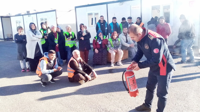 Büyükşehir İtfaiyesi, Afet ve Acil Durum Eğitimlerini Sürdürüyor