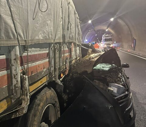 Kahramanmaraş’ta otomobil tıra arkadan çarptı: 1 ölü 1 ağır yaralı