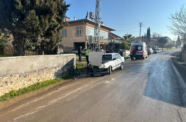 Kahramanmaraş’ta otomobil bahçe duvarına çarptı: 1 yaralı