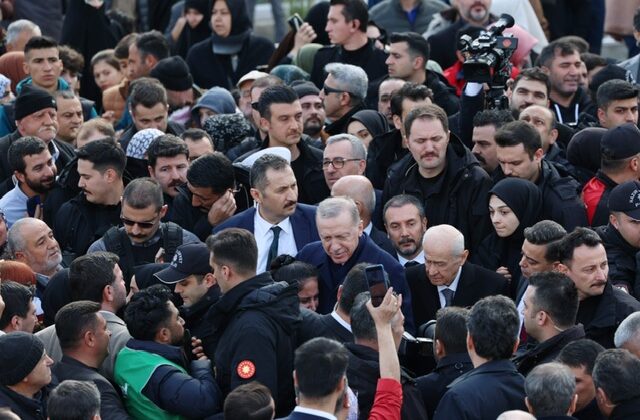 Cumhurbaşkanı Erdoğan,                          Kapıçam’da Deprem Şehitliği’ni Ziyaret Etti