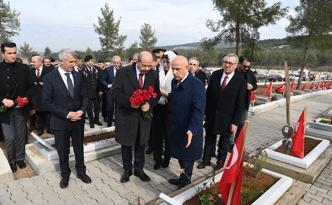 Başkan Güngör, KKTC Cumhurbaşkanı Tatar ile Kapıçam Mezarlığı’nı Ziyaret Etti