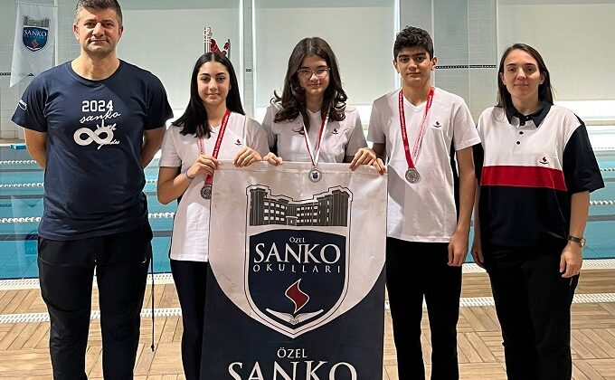 SANKO OKULLARI YÜZMEDE BÖLGE ŞAMPİYONU OLDU