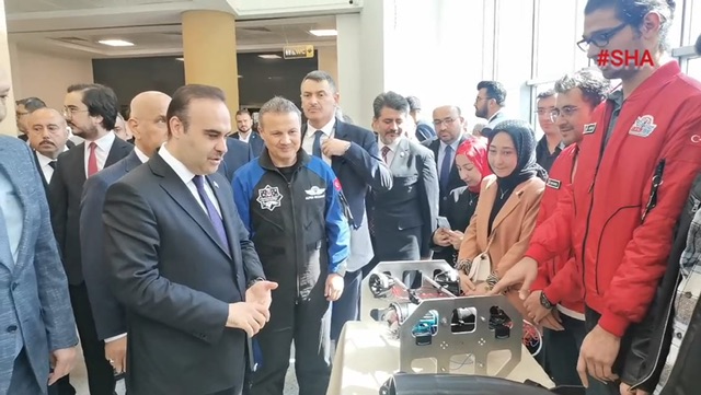 Sanayi ve Teknoloji Bakanı Kacır ve İlk Türk Astronot Gezeravcı Gençlerle Buluştu