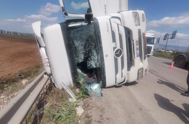 Kahramanmaraş’ta beton mikseri devrildi