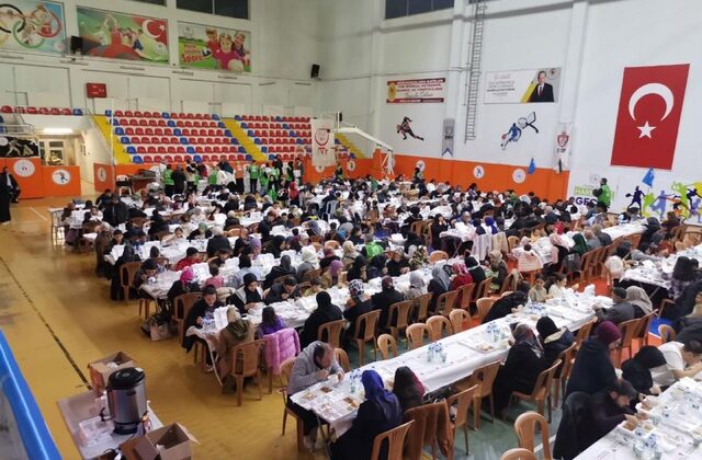 Kahramanmaraş İHH’dan yetim iftarı