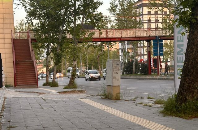 Kahramanmaraş’ta Yol Güvenliği Tehlikede: Refüj Geçişleri Cinayete Davetiye Çıkarıyor