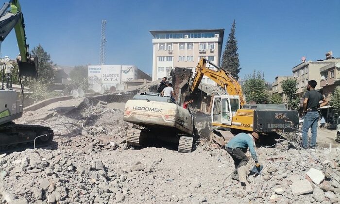 Kahramanmaraş’ta Enkazlardan Çıkan Çelik Kasaların İçeriği Açıklandı