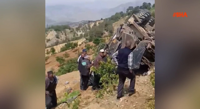 Kahramanmaraş’ta iş makinesi operatörü kendi aracının altında kaldı