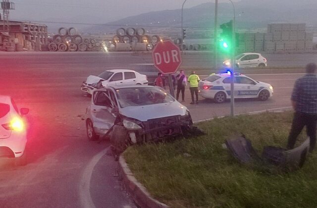 Kahramanmaraş’ta iki otomobil çarpıştı: 2 yaralı