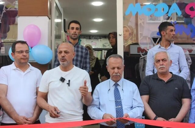 Afşin Belediye Başkanı Koray Kıraç, Moda Çocuk Dünyası Giyim Mağazasının Açılışını Gerçekleştirdi