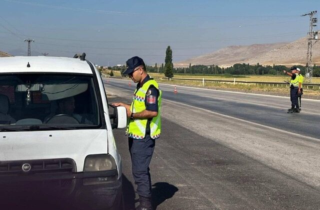 Kahramanmaraş’ta Trafik Jandarması Emniyet Kemeri Denetimi Yaptı