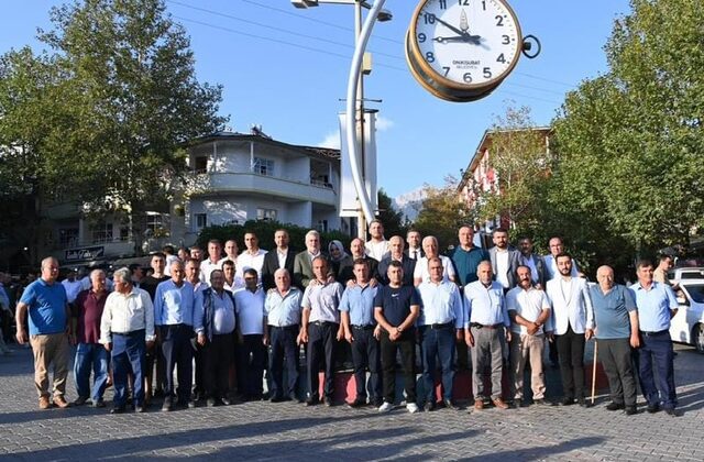 Kahramanmaraş Büyükşehir Belediye Başkanı Fırat Görgel, Ilıca Mahallesi’nde muhtarlarla ve vatandaşlarla buluştu