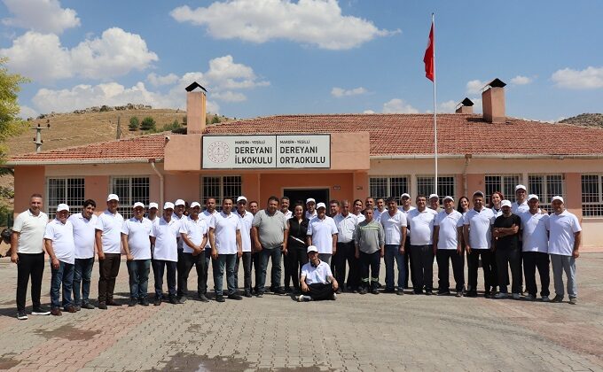 OYAK Çimento’dan Renkli Bir Dokunuş: Renkli Yaka Mardin Yeşilli Dereyanı İlk-Ortaokulu’nu Yeniledi