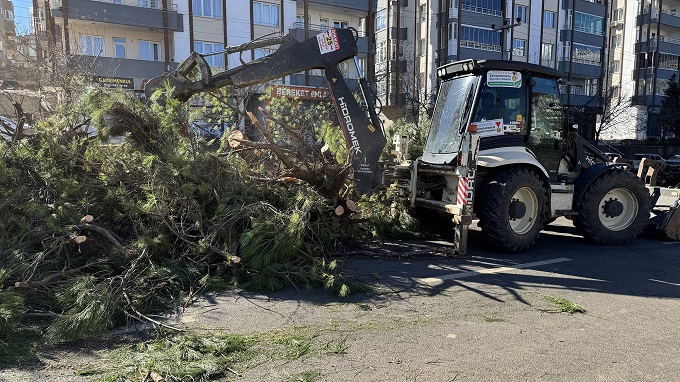 Kahramanmaraş’taki Fırtına Saatte 95 Kilometre Hıza Ulaştı