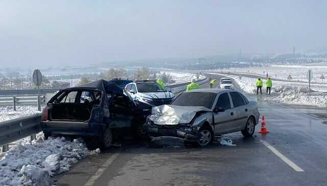 Afşin’de iki otomobil çarpıştı: 1 ölü 3 yaralı