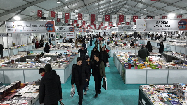 Büyükşehir’in Uluslararası Kitap Fuarı Katılımcıların Beğenisini Kazanıyor