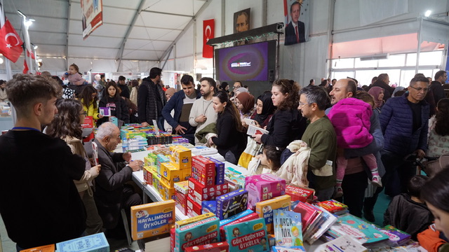 9. Uluslararası Kitap Fuarı, Final Gününde de Binlerce Misafirini Ağırladı