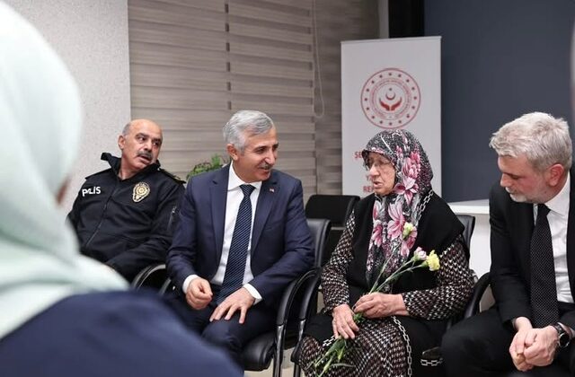 Vali Mükerrem Ünlüer’den Yeni Yıl Öncesi Anlamlı Ziyaret: “Yeni Yıla Büyüklerimizin Hayır Duasıyla Başlıyoruz”