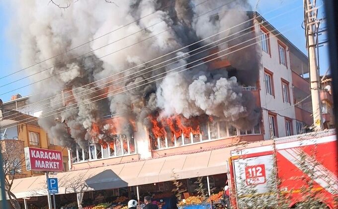 Kahramanmaraş’ta market deposunda korkutan yangın