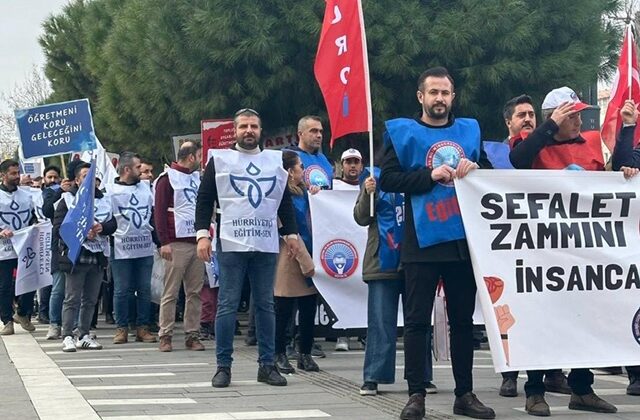 Kamu Çalışanları Protesto Etti