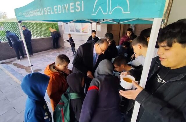 Dulkadiroğlu Belediyesi’nden Doğukent Camii’nde Çorba İkramı