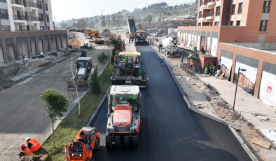 Büyükşehir Yapımı Biten Konutların Yollarını Asfaltlıyor