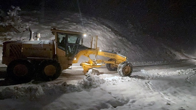 Büyükşehir Ekipleri Tüm İlçelerde Sabaha Kadar Mesaideyd