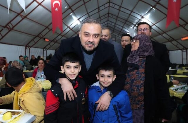 Başkan Hanifi Toptaş, Ramazan’ın İlk İftarını Depremzedelerle Açtı